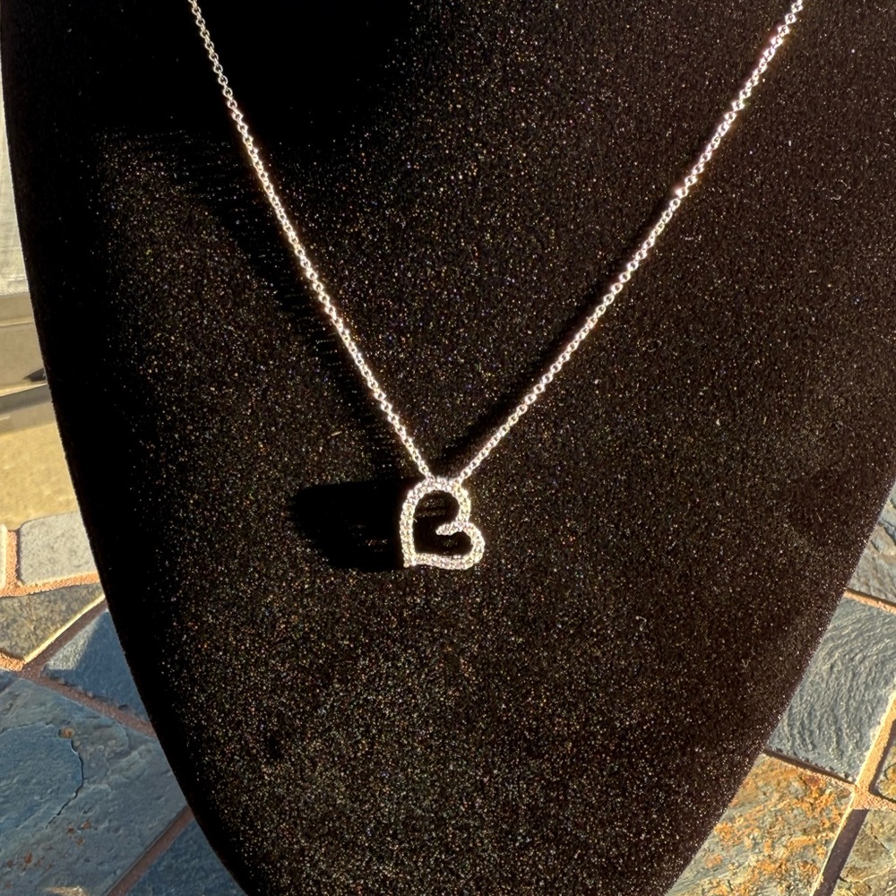 Hearts on Fire 18 carat white gold with diamonds Heart Necklace - Picture 3 of 6